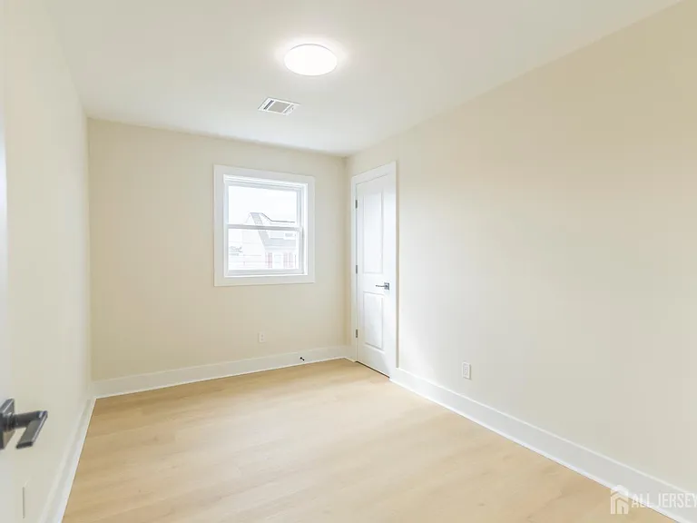 450 Packer Pl #2 — Photo 15