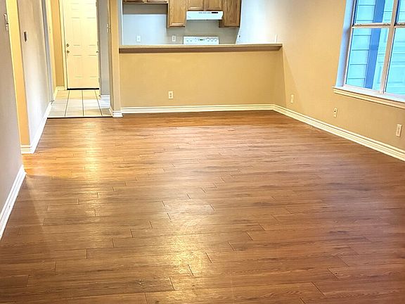 3rd image of 526 PHARIS ST