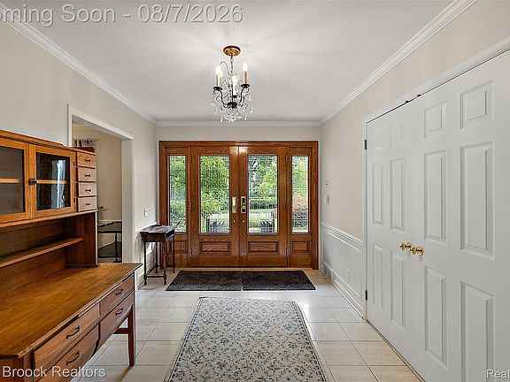 2nd image of 645 Lone Pine Rd