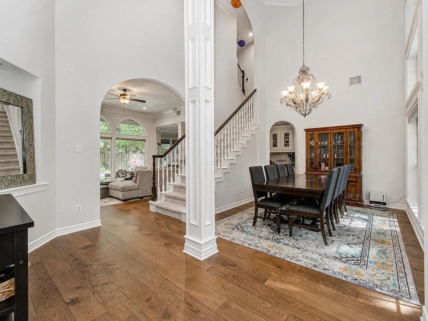 5 bed, 3.5 bath, 3886 sqft, $5,000 — Photo 3