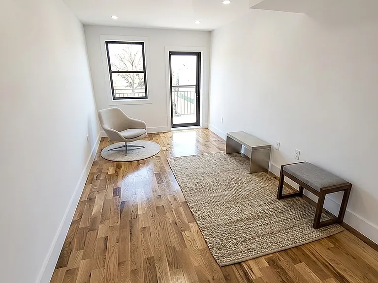 781 Fountain Ave #2B — Photo 3
