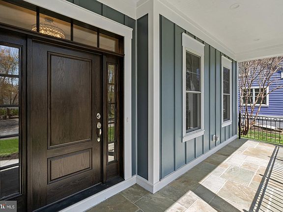 5th image of 2221 Orchid Dr