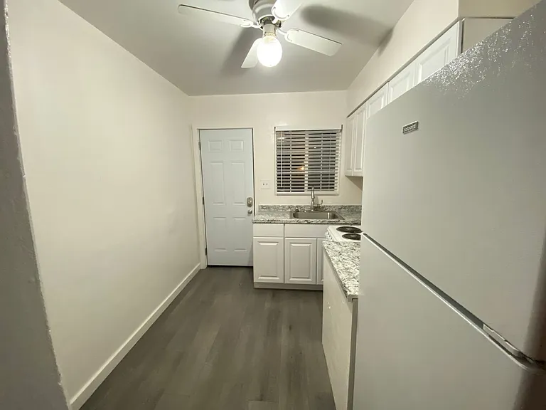 1225 Glenda Way — Photo 4