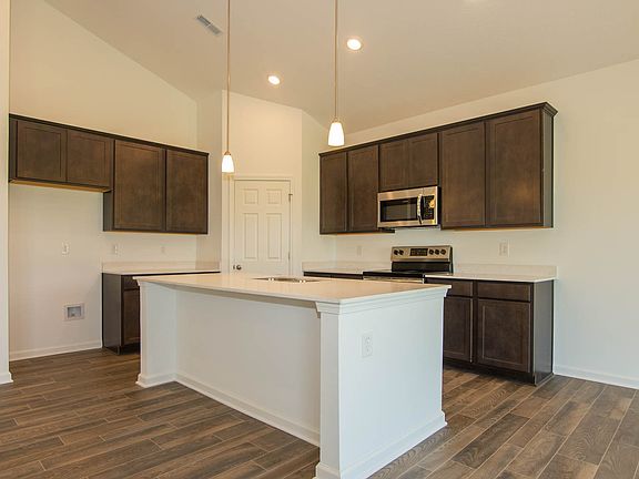 4th image of 1596 Vera Blvd