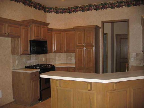 4th image of 908 NW 179th Cir