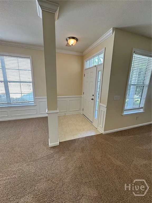 3 bed, 2.5 bath, 1944 sqft, $2,000 — Photo 3