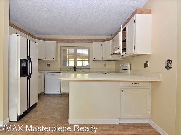 4th image of 2611 SE Westmoreland Blvd