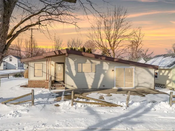 106 W Wayne St, Pierceton, IN 46562