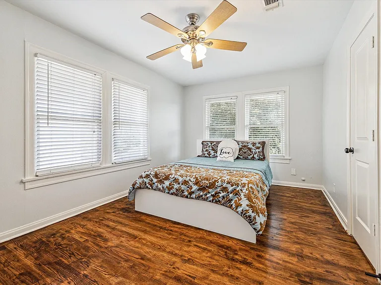 1745 Lexington St — Photo 14