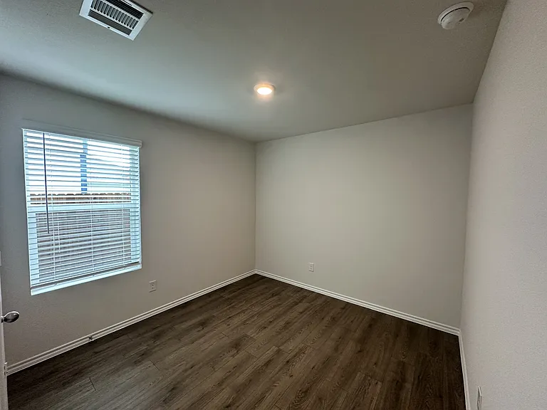 1128 Northfield Dr — Photo 10