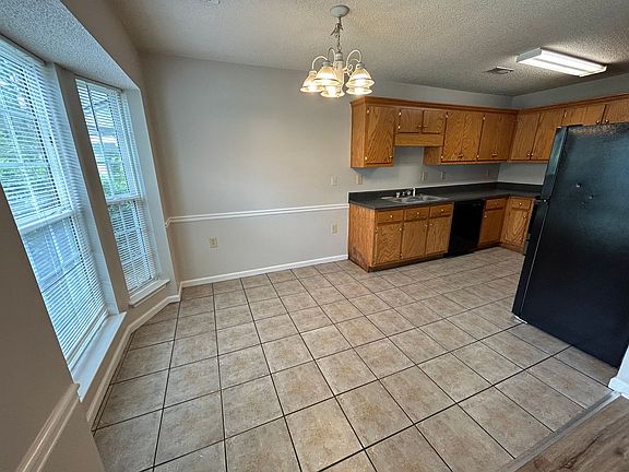 5th image of 351 Leafmore Rd SW APT B