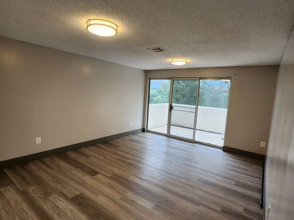 5th image of 1390-A404 East St #404