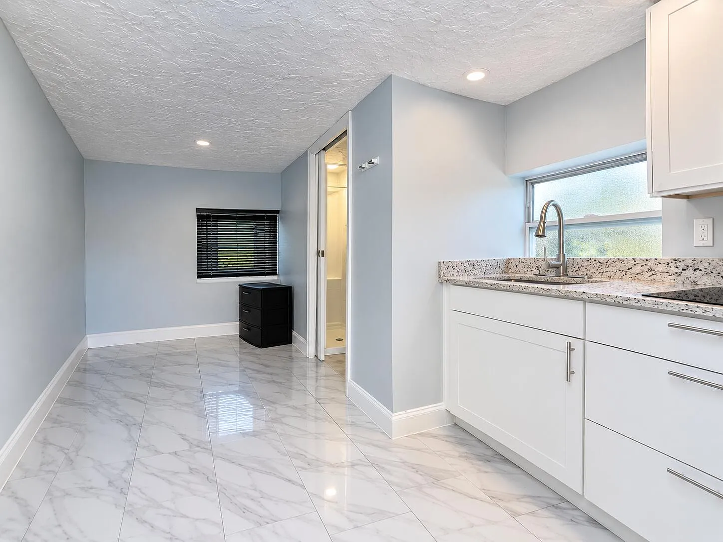 1 bed, 1.0 bath, 200 sqft, $1,000 — Photo 3