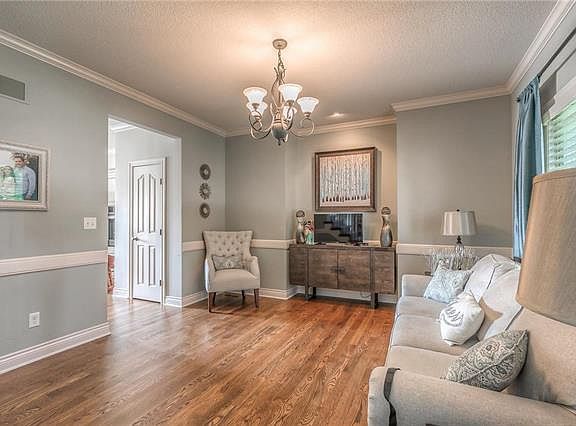 5th image of 717 NE Twin Brook Dr