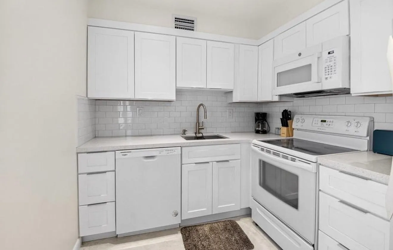 2 bed, $2,400 — Photo 3
