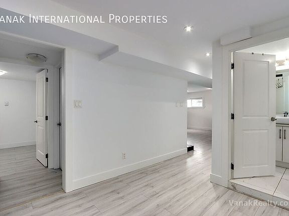 5th image of 666 Blueridge Ave #Basement