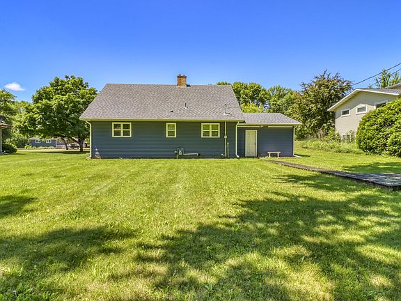 5th image of 607 Maplewood Dr SE