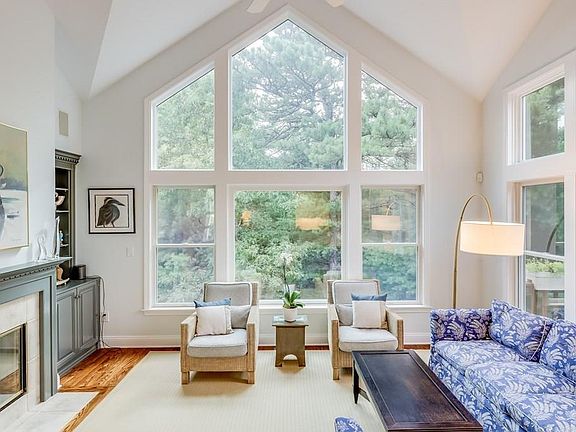 4th image of 33 Forest Ave