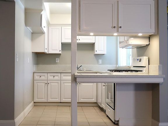 5th image of 2255 Montrose Ave APT 16