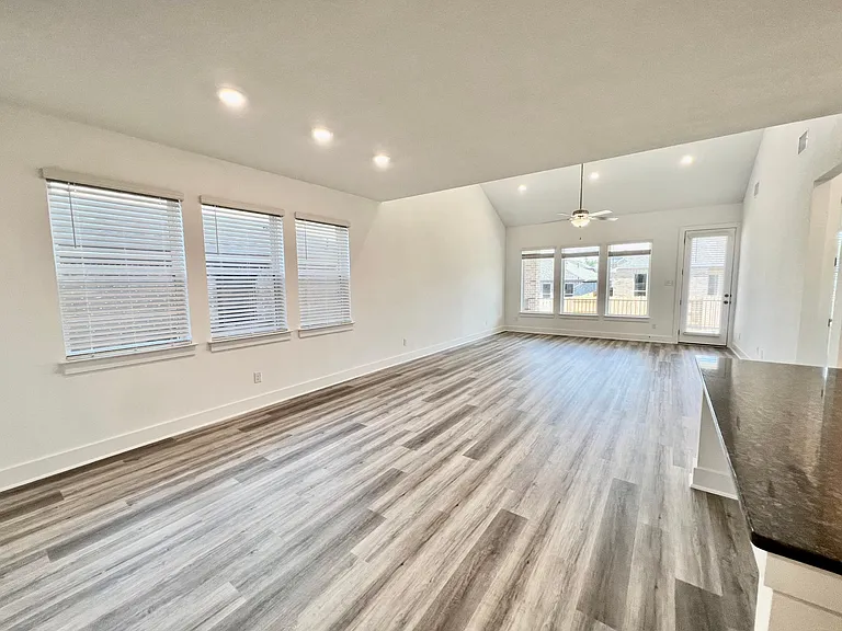 120 Green Knoll Ln — Photo 10