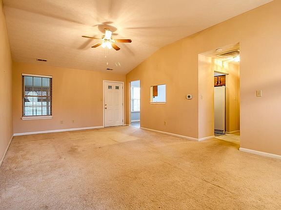 4th image of 412 Parkside Dr