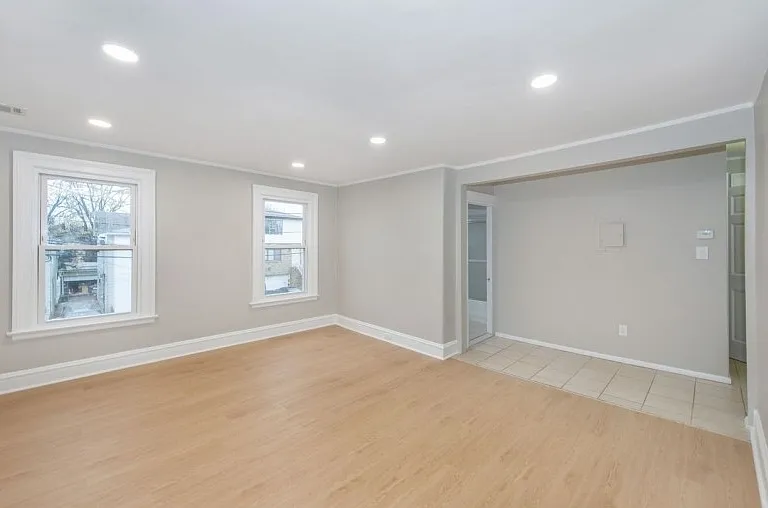 25 Henry St #2 — Photo 4