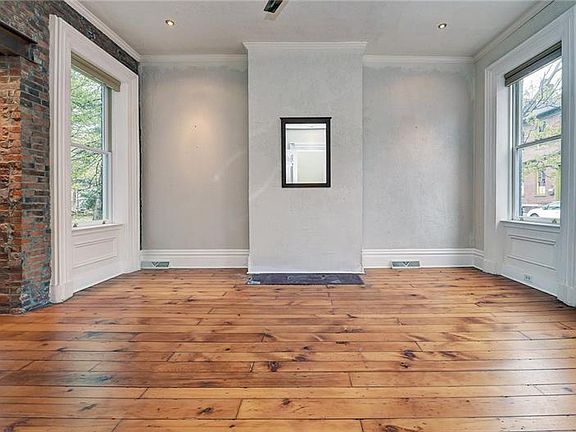 3rd image of 175 44th St