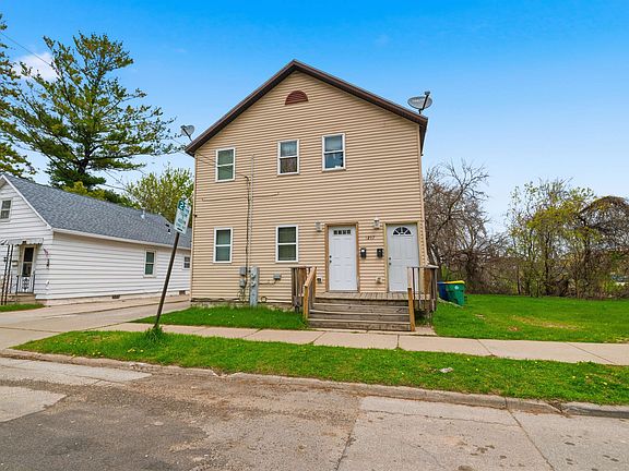 2nd image of 1217 Saint Clair St