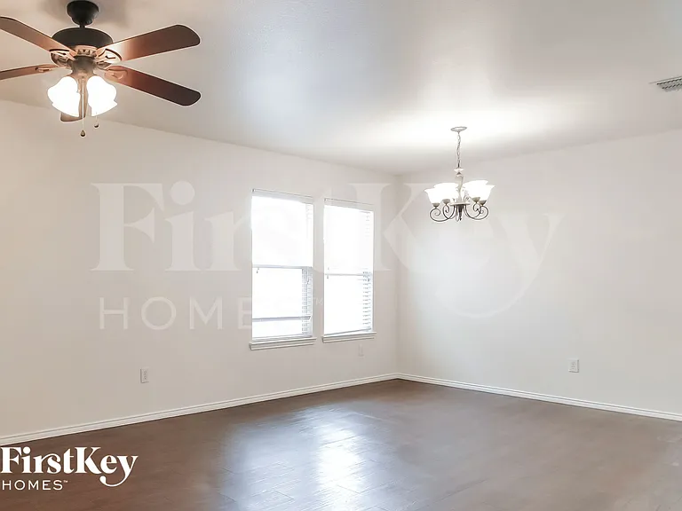 1305 Haley Ln — Photo 6