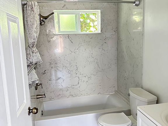 4th image of 453 N 6th St #2