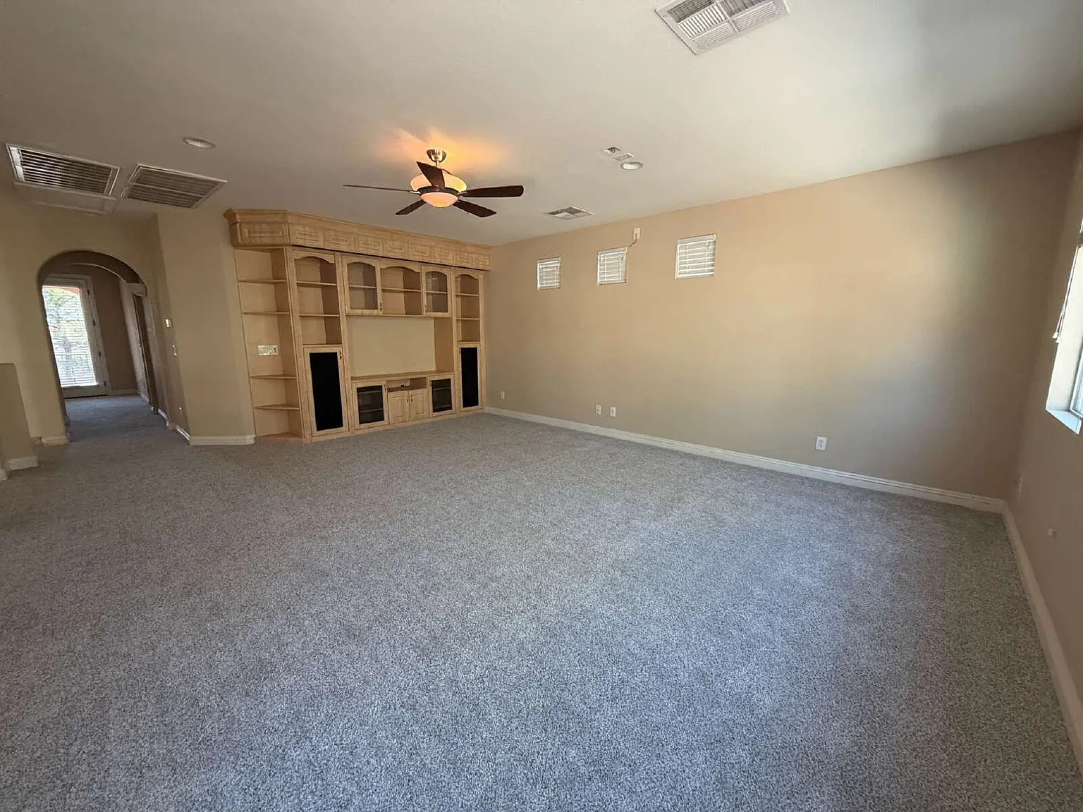 4 bed, 3.0 bath, 3423 sqft, $5,595 — Photo 4