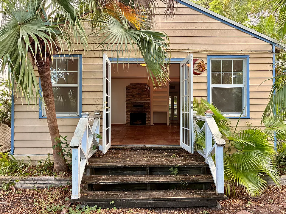 821 NE 17th Way