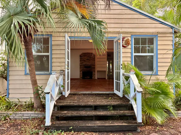 821 NE 17th Way, Fort Lauderdale, FL 33304