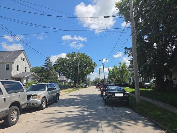 4th image of 924 W Grove St