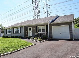 106 Truxton Rd, Dix Hills, NY 11746