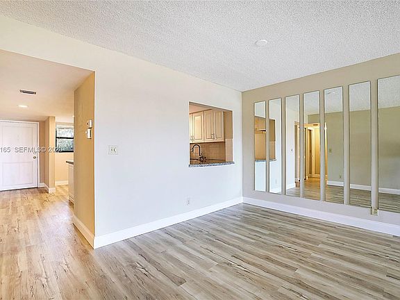 4th image of 1036 Us Highway 1 APT 216