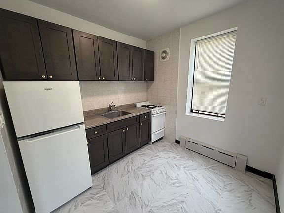 3rd image of 19320 Jamaica Ave #B