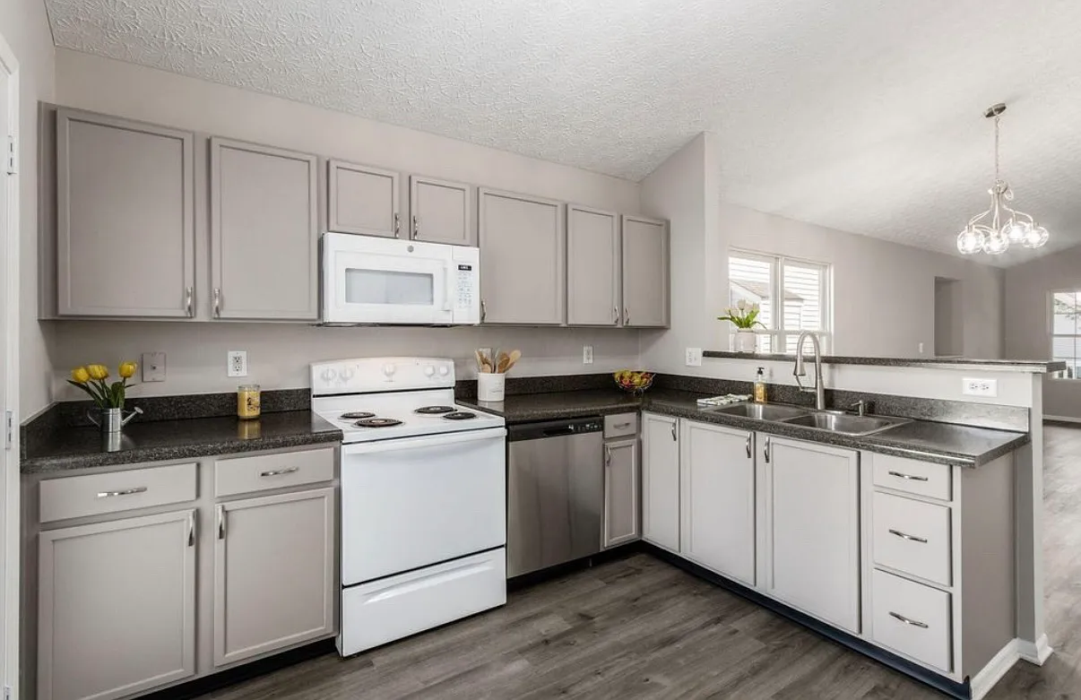 3 bed, 1206 sqft, $2,400 — Photo 4