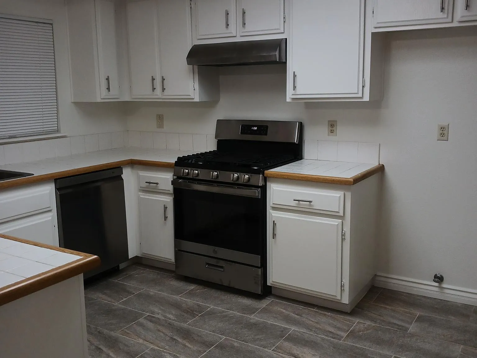 5 bed, 1775 sqft, $3,250 — Photo 2
