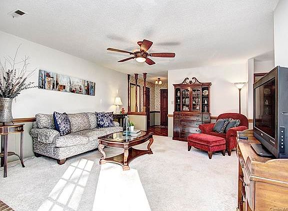 3rd image of 920 Wishing Well Ln