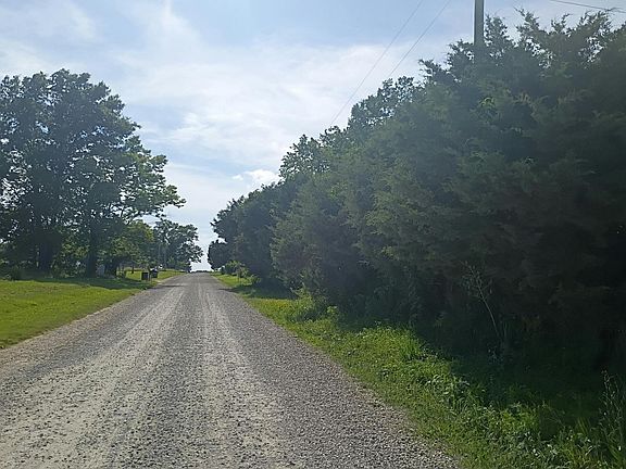 4th image of 1328 SW 750th Rd