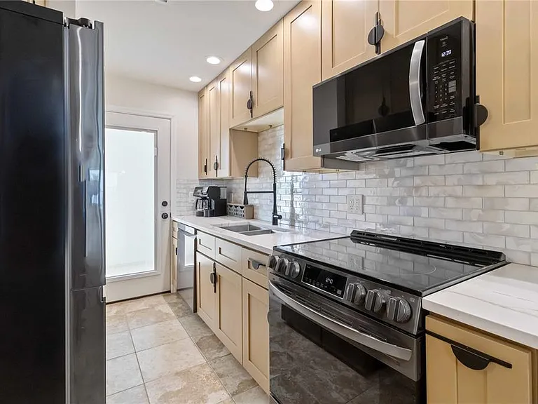 1500 Park Beach Cir #2F — Photo 7