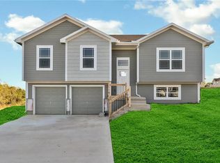 107 Timberlake Dr, Lone Jack, MO 64070
