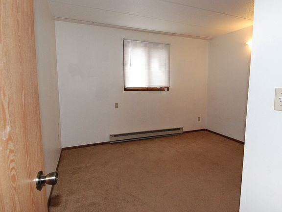 4th image of 840 10th Ave W #104