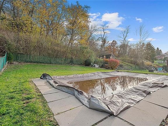 3rd image of 212 Sherrie Dr