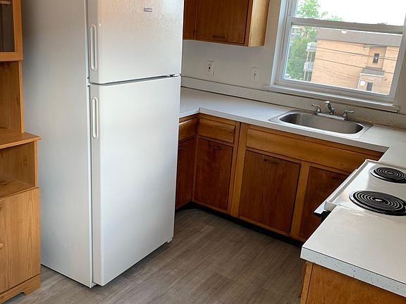 3rd image of 3331 Mary St Floor 2