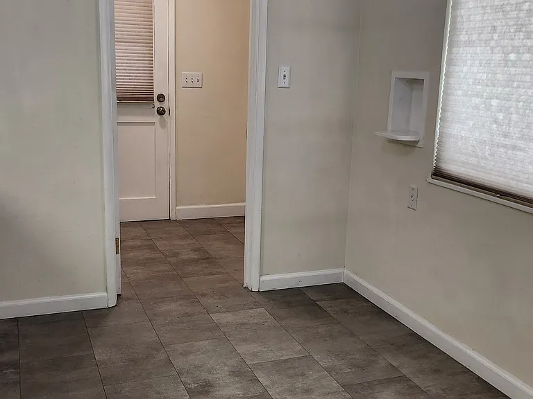 1260 S Klein Ave — Photo 6