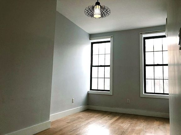4th image of 334 Chauncey St APT 2B