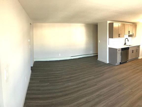 4th image of 501 Lake Ter #B