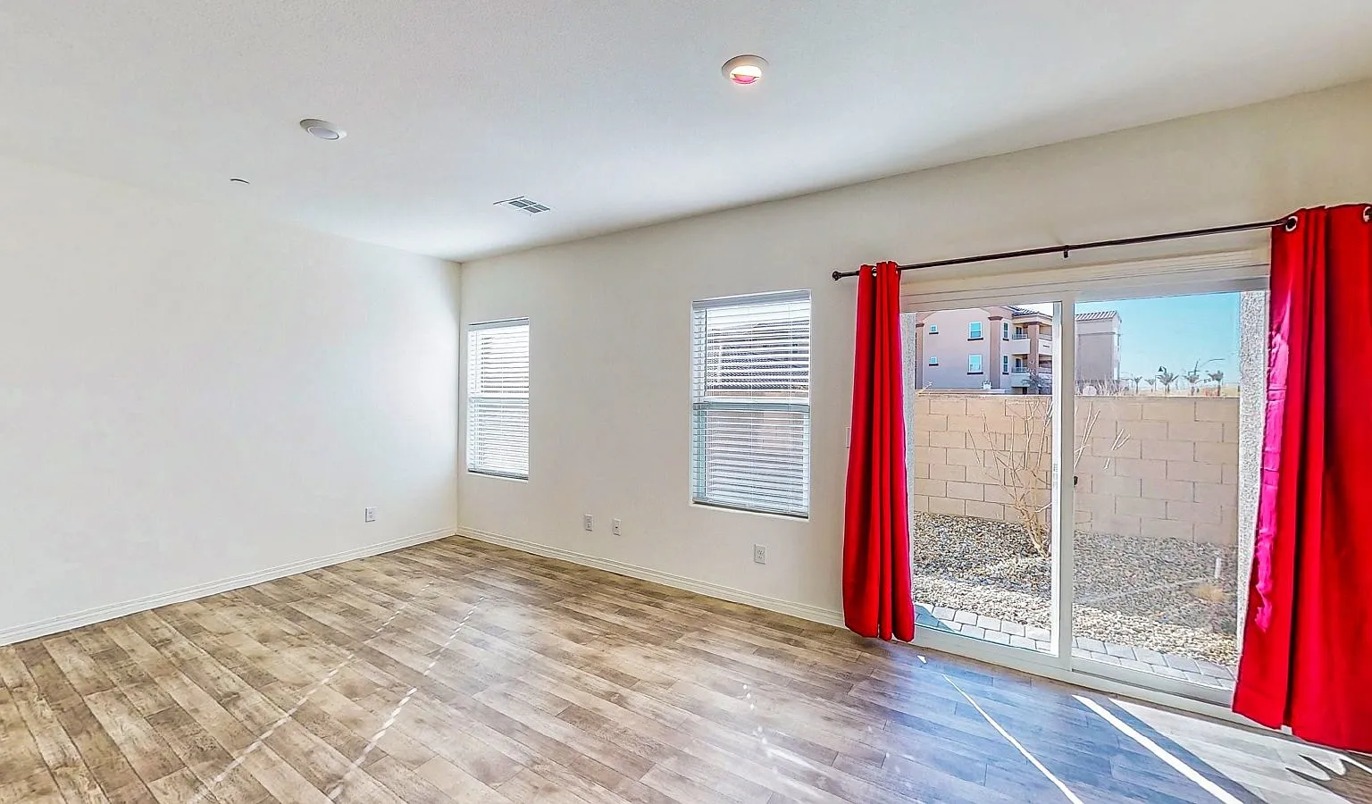 3 bed, 2.0 bath, 1404 sqft, $1,850 — Photo 4